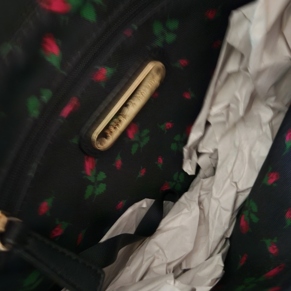 Betsey Johnson LARGE Heart Tote Purse-New w/tags - Picture 3 of 7